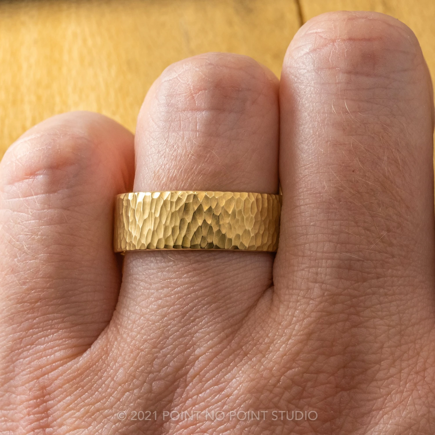 8mm, Comfort Fit, 14k Yellow Gold Leopard Print Hammered Mens Wedding Band 2 8mm, Comfort Fit, 14k Yellow Gold Leopard Print Hammered Mens Wedding Band - Image 2