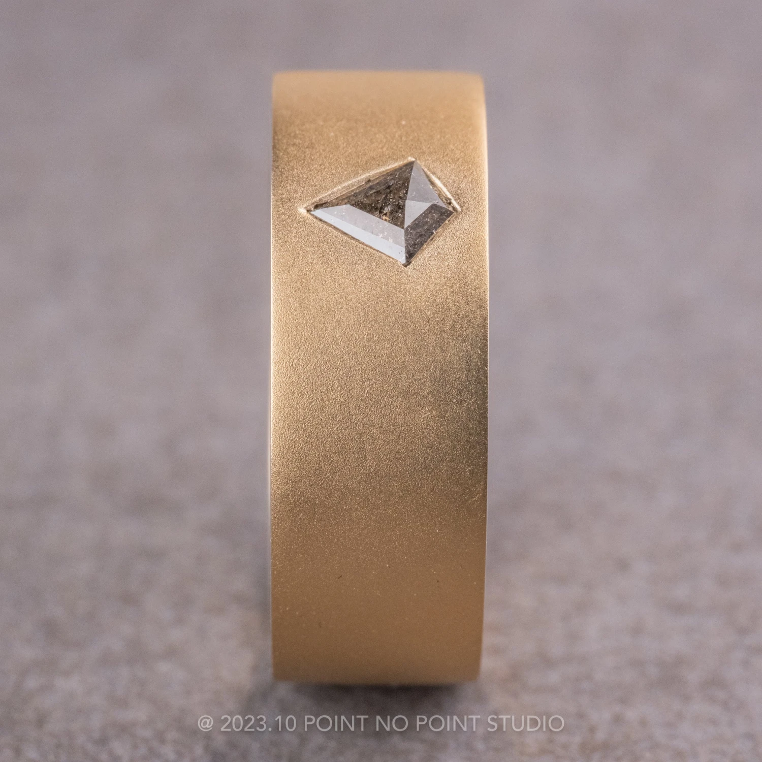 Black Speckled Kite Diamond Mens Wedding Band, Comfort Fit, 14K Yellow Gold 4 Black Speckled Kite Diamond Mens Wedding Band, Comfort Fit, 14K Yellow Gold - Image 4