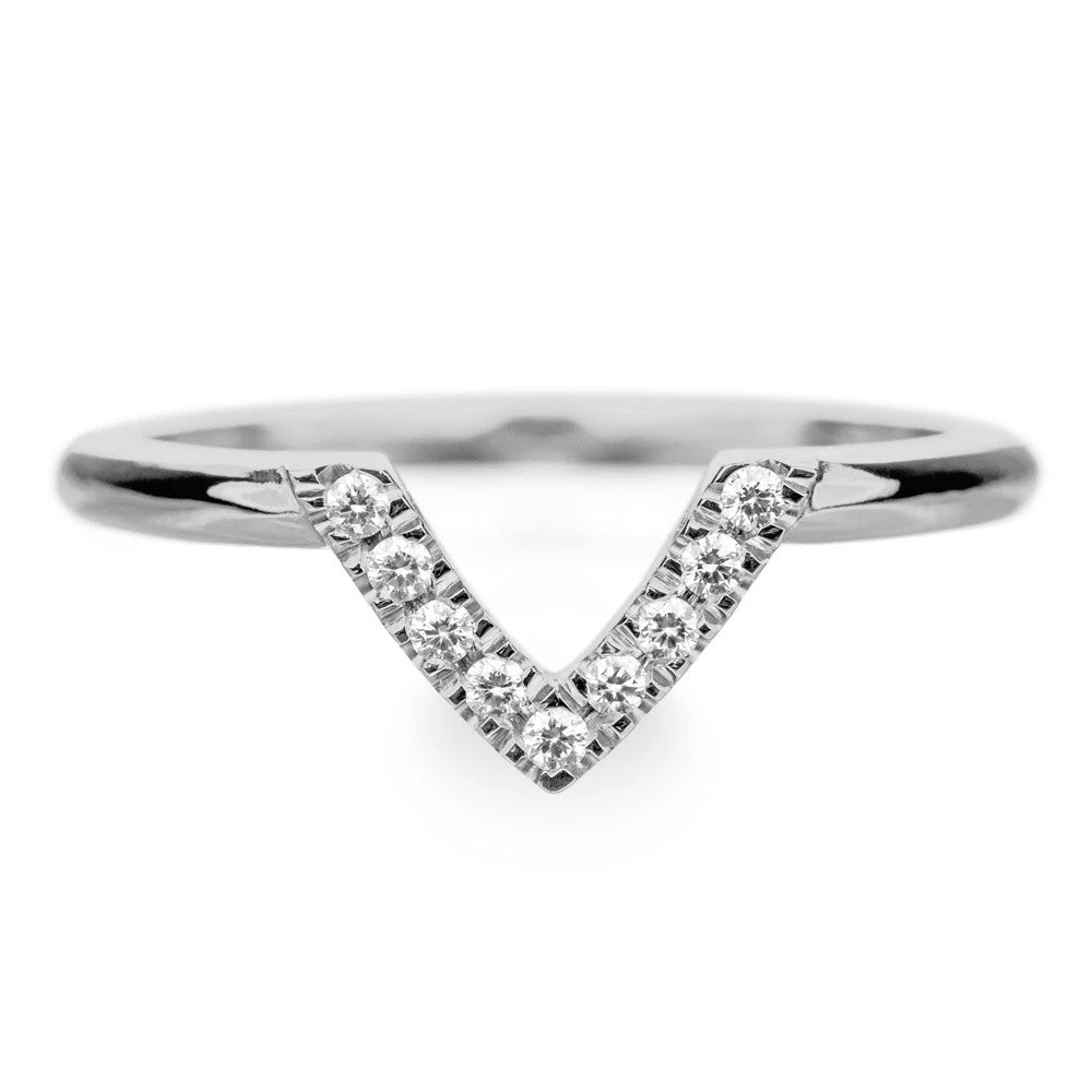 9 Diamond Chevron Band No. 01, 14k White Gold 1 9 Diamond Chevron Band No. 01, 14k White Gold