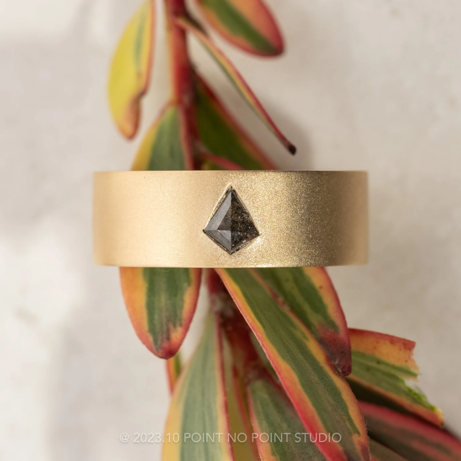 Black Speckled Kite Diamond Mens Wedding Band, Comfort Fit, 14K Yellow Gold 2 Black Speckled Kite Diamond Mens Wedding Band, Comfort Fit, 14K Yellow Gold - Image 2