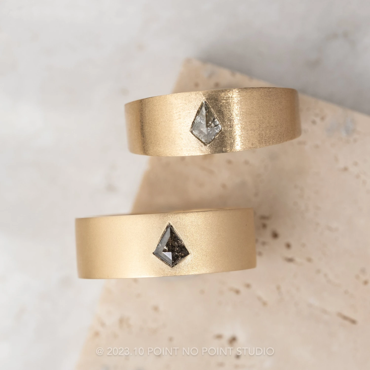 Black Speckled Kite Diamond Mens Wedding Band, Comfort Fit, 14K Yellow Gold 3 Black Speckled Kite Diamond Mens Wedding Band, Comfort Fit, 14K Yellow Gold - Image 3