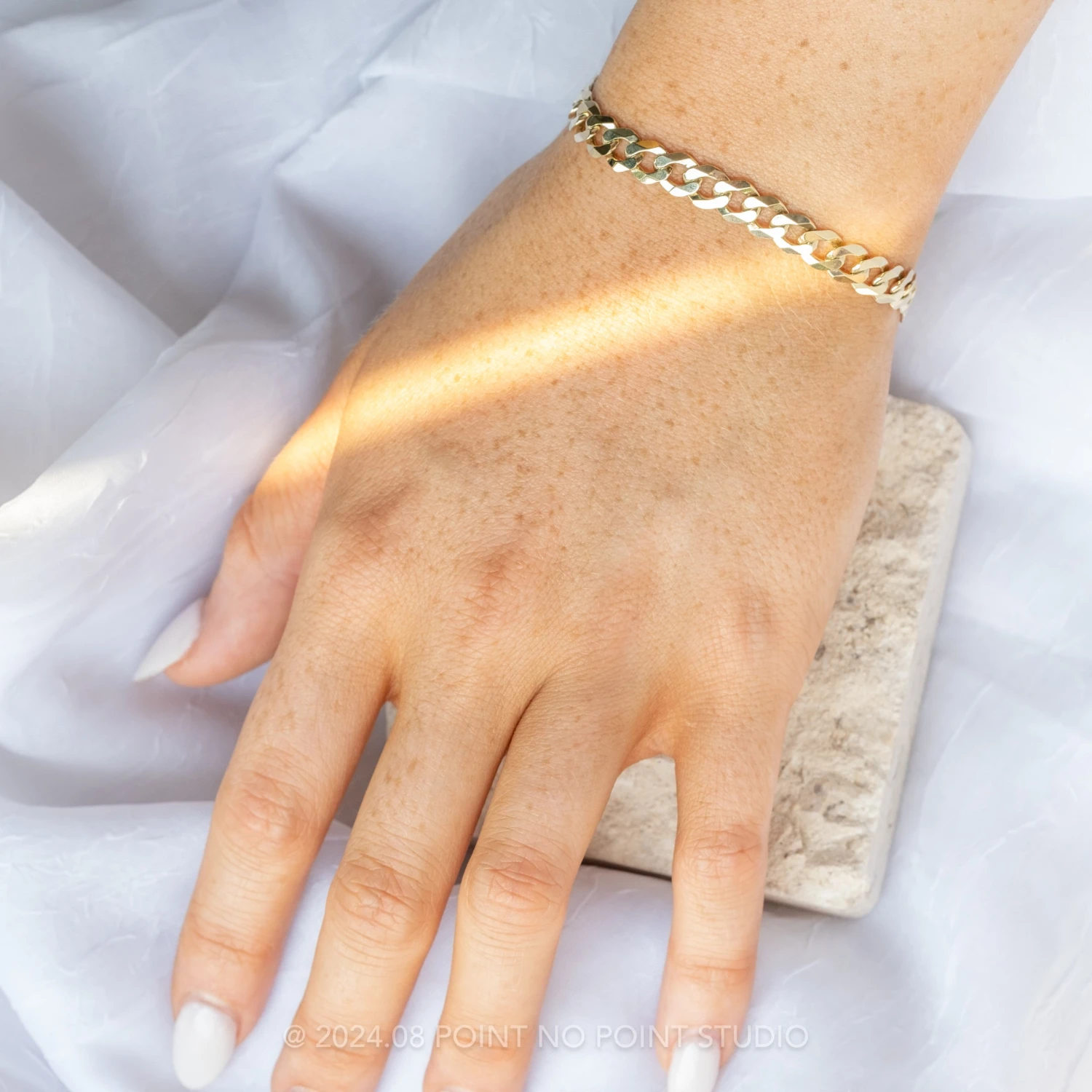 7mm Curb, 8" Chain Bracelet, 14k Yellow Gold 3 7mm Curb, 8" Chain Bracelet, 14k Yellow Gold - Image 3