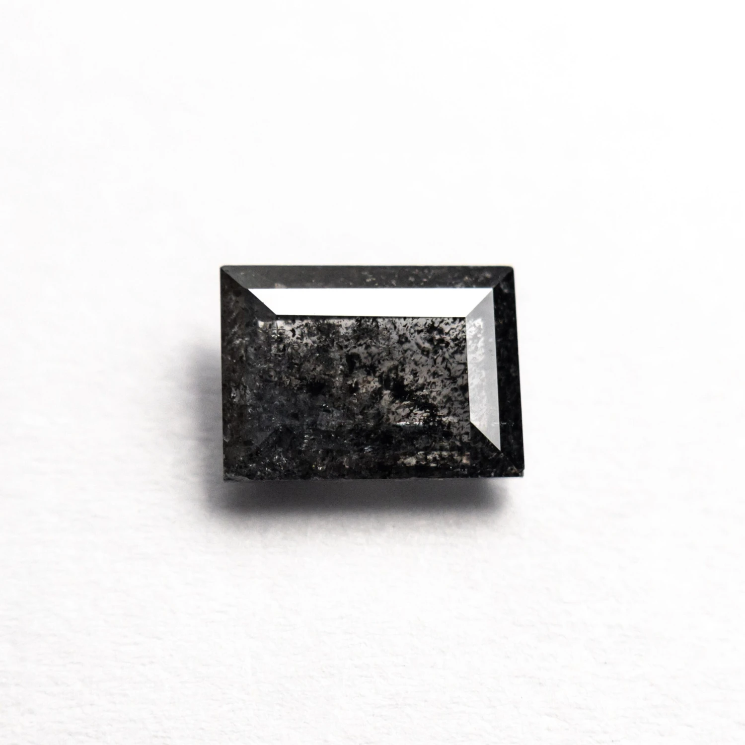 1.13 CARAT BLACK SPECKLED DOUBLE CUT RECTANGLE DIAMOND 2 1.13 CARAT BLACK SPECKLED DOUBLE CUT RECTANGLE DIAMOND - Image 2