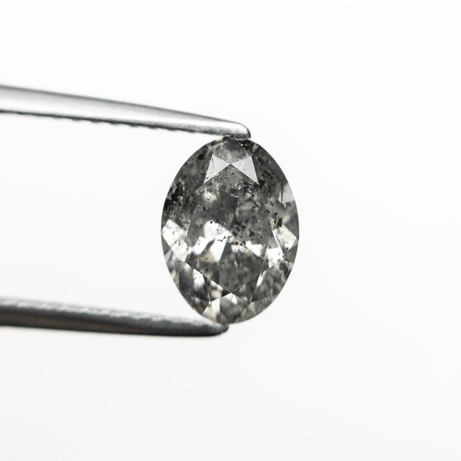 1.19 CARAT CANADIAN SALT AND PEPPER BRILLIANT CUT OVAL DIAMOND 2 1.19 CARAT CANADIAN SALT AND PEPPER BRILLIANT CUT OVAL DIAMOND - Image 2