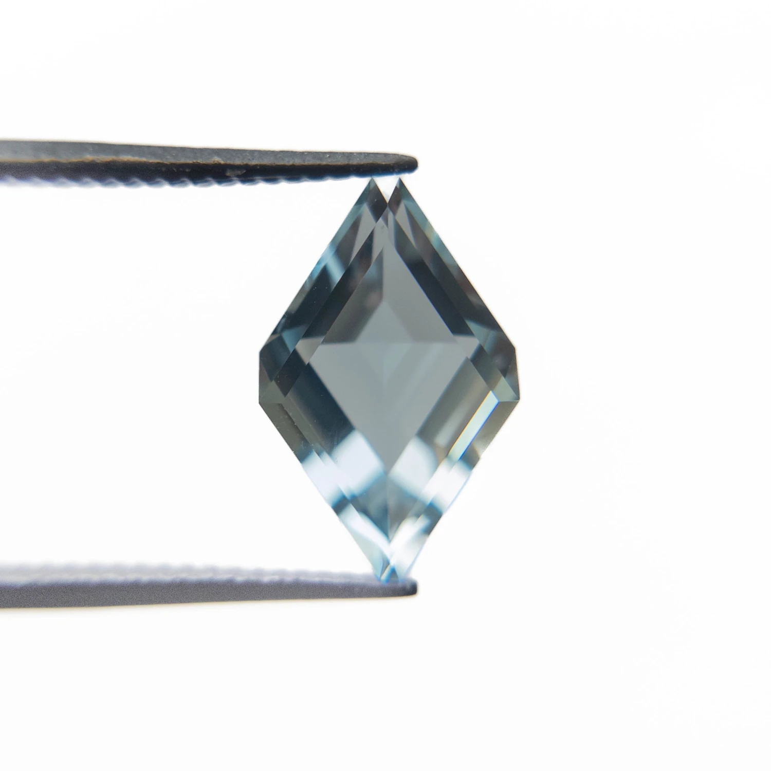 2.37 Carat Light Blue Step Cut Lozenge Aquamarine 2 2.37 Carat Light Blue Step Cut Lozenge Aquamarine - Image 2