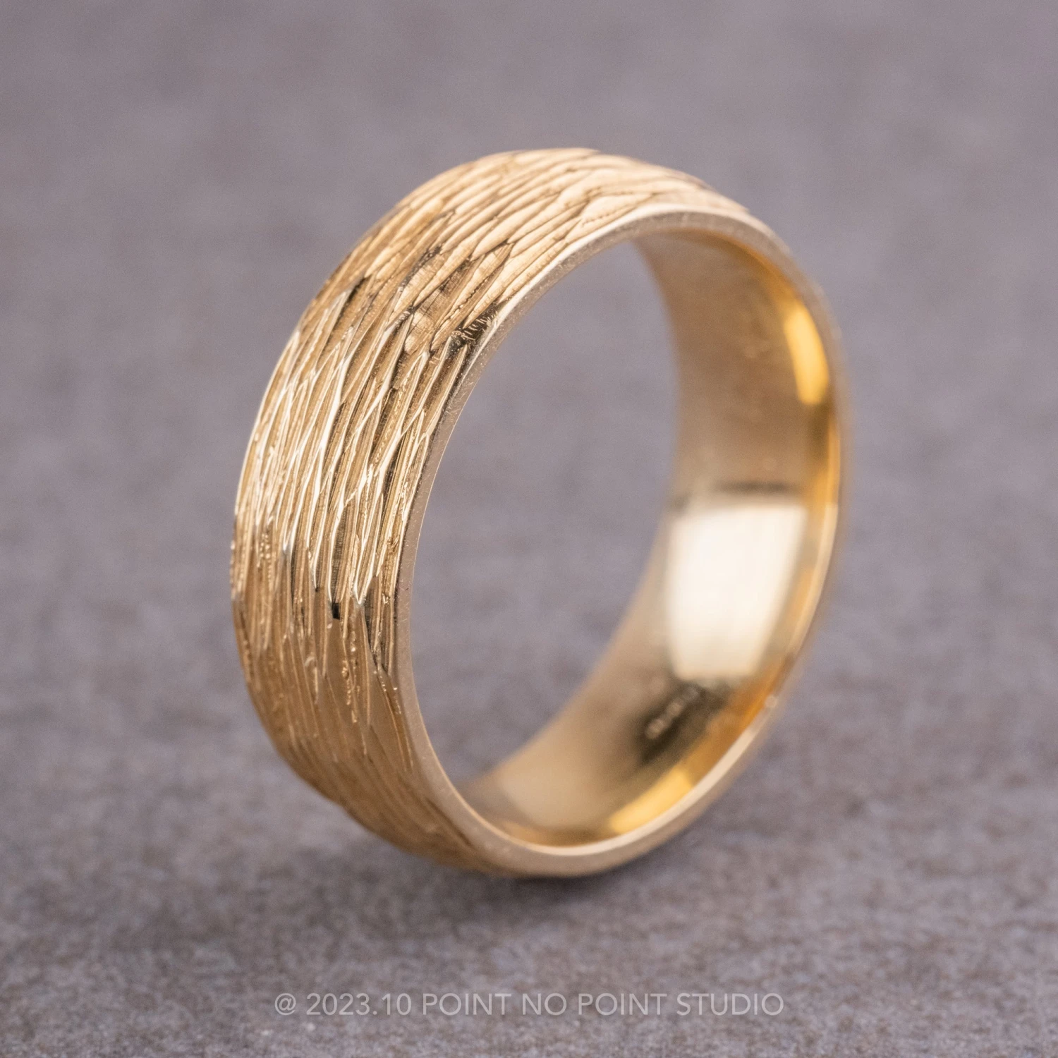 6mm Comfort Fit, 14k Yellow Gold Men's Wedding Band, Tree Bark Polished 4 6mm Comfort Fit, 14k Yellow Gold Men's Wedding Band, Tree Bark Polished - Image 4